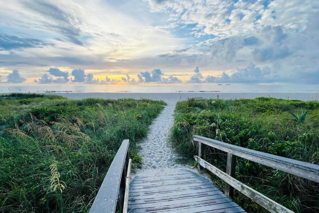 Luxury 2/2 Private Oasis W/Hot Tub Walk To Beach Cape Canaveral Exterior foto